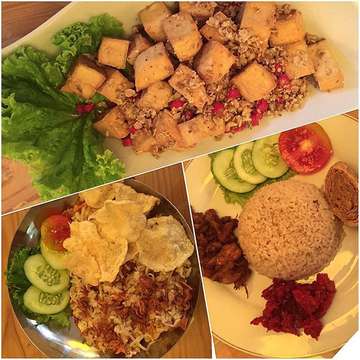 Vegan food..
#healtyfood #hainamchickenrice #friedrice #tofu #instafood #foodie #foodgasm #foodaddict #instadaily #instagram #igdaily #igers #photooftheday