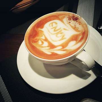 Enjoy ☕
#cappuccino #coffee #hotcappuccino #drinks #beverage #coffeebreak #jejakpatuangan