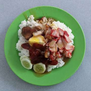 Super late lunch with my dad
.
.
#foodserenade #nasicampur #pork #foodstagram #instafood #f52grams #jktfoodbang #jktfooddestination #jktfoodhunting #JKTFoodies #jktgo #pergikuliner #pomona #nibble #qraved #zomatoid