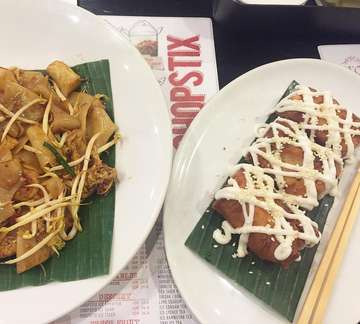 Long time no see, Lumpia Chopstix! 🙋 #asiandishes #chopsticks #asianfavourite #charkwayteow #lunch