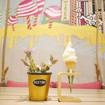 Gojira Ice Cream Bar - photo 9