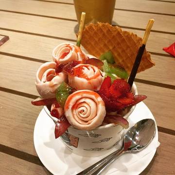 Gojira Ice Cream Bar - photo 8