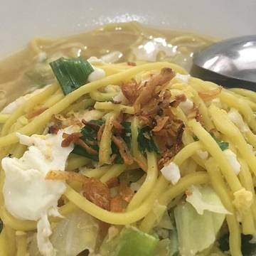 Bakmi campur godok : a mix of egg noodle and vermicelli cooked with vegetables and chicken meat
#bakmijawa #latepost #gembulita #gembulitafeasts