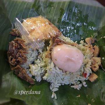 Nasi Pagongan.. Nasi hijau bayam, oseng ikan jambal, telur pindang, empal gepuk, kentang ebi, serundeng kelapa, dan sambal terasi... Enakkk.
Semua jenis nasi yang pernah saya coba disini, enakkk

Koko Bogana
Jl Cipaku I no 2
Jakarta Selatan

#kulinerjakarta #kulinerjkt #nasipagongan #nasibayam #ikanjambal #telurpindang #empalgepuk #sambalterasi #kokobogana #senopati #seleranusantara
#sperdana #sperdanajakarta