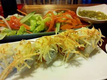 Sashimi salad and salmon kastengel roll.. 🍣
.
.
#sushi #sushi🍣 #sushilove #sushilovers #sushilover #instasushi #ilovesushi #dinner #latepost #sushitime #japanese #culinary #sushibar #sushicravings #favorit #sashimi #salad #salmon