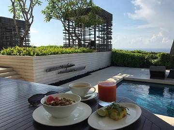 Best food, best view..... thanks for everything😘 #bali #alilavillasuluwatu #cire
