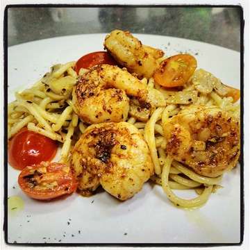 #Pasta by Gianni's Cafe
.
🍝 Aglio Olio Prawn Spaghetti 🍝
.
Spaghetti sauteed with sliced mushroom, chopped garlic, tomato cherry and topped with grilled prawn.

Also available in many choice of sauces / toppings:
• Bolognese sauce
• Carbonara sauce
• Tuna
• Ossobucco

#aglioolio #spaghetti #gianniscafe

Post by @gianniscafe
Cekidot @gianniscafe

________________________________________

#JanganLupaNguliner
#JanganLupaNguliner

#BersamaLebihBaik #kuliner #kulinerbandung #kulinerbdg #galeriukmbandung #bandung #foodlover #streetfood #foodporn #recommended #bandungjuara #ridwankamil #love #foodshare #bandungbanget #infokulinerbandung #kulinerbandungjuara #foodgasm #explorebandung #foodies #photofood #JanganLupaNguliner #persib #infobdgcom #infobandung #infobandungkuliner

________________________________________
