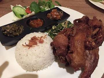 happy dinner ! 
#warung #eropa #warungeropa #fried #duck #foodporn #foodgasm #balinese #food