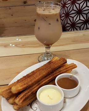 #ice #coffee and #churros are #bestfriends for #hangout with #cheese & #caramel #dip ♡ #sweet #savory #foodphoto #foodgasm #foodporn #cemilanenak #jakartainfood