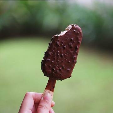 Cookies & Cream Stick Ice Cream! 😀👌🏼 Shared By: @bestfoodjkt #jktfoodbang