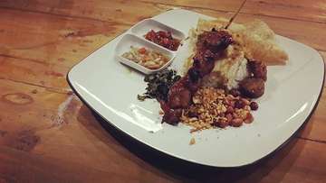 Nasi bigul special

Kenken bigul (non halal)
Jl. Rajiman no. 17
Bandung

Price : 43K

#saveourtummy #food #balinese #bigul #babi #sate #nonhalal #dorokdok #kacang #instafood #foodgasm #bandungfoodies #kulinerbandung #bandung #kenkenbigul