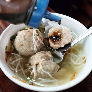 Bakso Campur (16k)
Lokasi : Es Teler Mini & Baso Daging Sapi
Jl. Raya Tenggilis, Surabaya
(Depan Apartemen Metropolis)
☎️081331666942
⏰10.30-21.00/habis
☑️Halal
---
#bakso #pentol #baksosapi #surabaya #meatballs #halal #food #foodpics #foodgasm #foodie #foodlover #foodstagram #foodporn #foodphotography #foodisfuel #foodgram #amazingindonesiafood #surabayafoodies #kenyangmakan #belumkenyang #kulinersurabaya #kulinersby #duniakulinersurabaya #asliwenaktok #wisatakuliner #kuliner #culinary #like4like #instafood