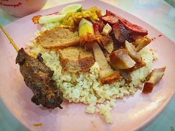 There's an old saying that says: "Whenever in doubt, eat pork. Whenever you're sure what you want to eat, make sure it's pork. If it's not pork, that means you're in doubt."
In a nutshell, pork never disappoints. Totally devoured this Nasi Campur at #nasicampurkenanga without mercy. Delicious overload.

#food #foodporn #foodgasm #foodlover #foodie #instafood #foodstagram #pork #nasicampur #chinesefood #rice #sarinah