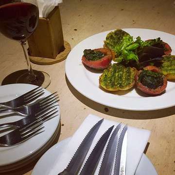 Escargot and Red Wine
📍 @vinplusid .
.
.
#escargot #redwine #wine #instafood #foodgasm #foodstagram #foodpic #foodphotography #foodoftheday #jakarta #jakartafood #jakartafoodlover #foodlover #igfood #igfoodie #yummy #foodie #foodies #foodism #everythingaboutfoods #iphone #iphonepic #iphonephoto #delicious #redwinelover #winetime #winelover
