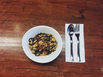 Have a Javanese Black fried noodle for lunch 🍝.
.
.
.
#vsco #vscocam #kuliner #miegoreng #miitem #lunchmenu #kulinerindonesia #foodporn #foodie #2017 #makansiang