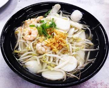 Rice Noodle Soup with seafood. #makananenak #makankwetiaw #noodlelover