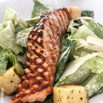 .
Monday-healthy-dinner : grilled salmon salad 🥗✌🏻