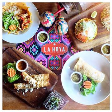 For all food lover, you must try this authentic Mexican Food @la_hoya at Gandaria City Mall.

With the cozy and mexico ambiance also the original mexican chef.

Try your self, feels like in Mexico.
#mexicanfood #foodlover #food #foodblogger #foodie #jktfoodlicense #lahoya #LAHOYAGIVEAWAY #igers #flatlay #onthetable #foodreview #review #promote