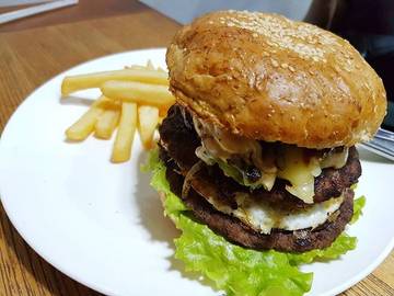 Supreme burger is my favourite! 🍔🍔🍔 #instaphoto #ifood #burger #supremeburger #mushroom #mozarella #bigburger #foodporn