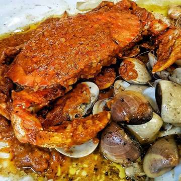 Cajun Sauce Crab + Garlic sauce Clams!

Yum!

#holycrab #holycrabjakarta #flavorbliss #alamsutera #kepiting #crab #clam #food