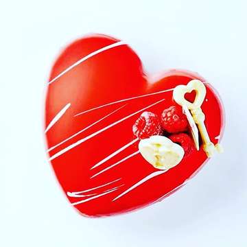 Available at the Mandarin oriental Jakarta cake shop!#chefpassion#chefslife#instagram#instagood#chefsofinstagram#mo_pedia#foodporn#foodgasm#foodies#foodie#jakarta#jakartarestaurant#dessert#greatteam#movingforward#mandarinoriental#theartofplating#art#foodart#pictureoftheday#picoftheday#jakartafood#jakartafoodies#pistachio#raspberries#cakeshopjakarta#cakeshow#mohotels