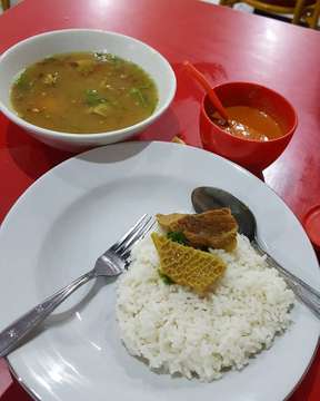 Soto daging khas madura "kuliner 24 jam di Surabaya bersama @henrysusanto86 " 😂
.
.
.
.
#food#indonesianfood#foodie
#surabaya#kulinersurabaya