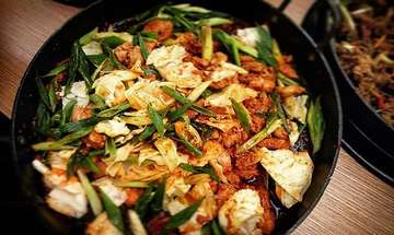 Yoogane Chicken Galbi...the most authentic delicious Chicken Galbi originally from Korea 😄😘#yoogane #yooganekorea #yooganeindonesia #bulgogi #galbi #baros #bec #feslink #kulinerbdg #kulinerakut #duniakulinerbdg #jajakanberdua #fairyfoodies #WTFoodies #bandungeatery #bandungfoodsociety #eatoutbdg #eatandtreats #kulinerbandung #foodlover #infokulinerbandung #foodies #infobandungkuliner #weddingcatering #BandungFoodies #kemanamanamakan #eatnrelax #foodiarybdg #caferestobdg #foodnotebdg