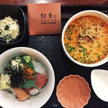 Still one of my fav places to have lunch in town, Akane Tokyo Cuisine, Crown Plaza Hotel Jakarta although sadly quality has gone down since they relocate temporarily to a different spot in the hotel.

In frame is their Chirashi Don and Spicy Ramen!

#akane #akanetokyocuisine #crownplazahotel #crownplazajakarta #eatineraryid