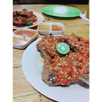 Ayam taliwang setan 😈 #foodporn #foodism #foodlover #kulinerjkt #kuliner #foodgasm #indonesianfood #taliwang