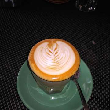 Ga usah di edit juga udah keren, ye gak ??
#antipodeoncoffee
#latteart
#rossetta 
#coffeealive #barista