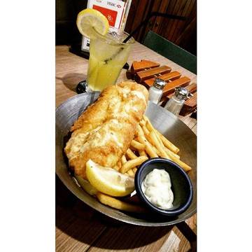 Fish and potato is never failed , lemon always makes perfect ❤🐟🍟🍴🍋
.
.
.
.
.
.
.
.
.
.
.
.
.
.
#dinner #fish #menu #tableset #menuset #potato #fishandchips #lime #instafood #food #foodgasm #foodie #foodgram #menuset