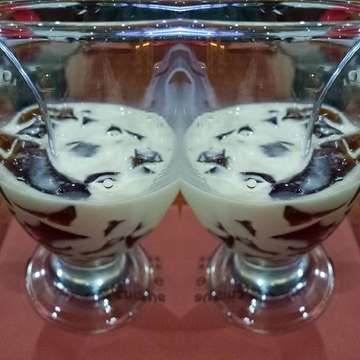 Coffee Jelly with Milk 
#dessertoftheday #shuqinculinary #kulinerjakarta #kuliner #culinary #dessert #anakjajan