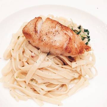 Snapper & Anchovies Pasta
.
.
.
#enak #nomnom #kuliner #kulinerjakarta #pancious #delicious #tasty #pasta #snappers #anchovies