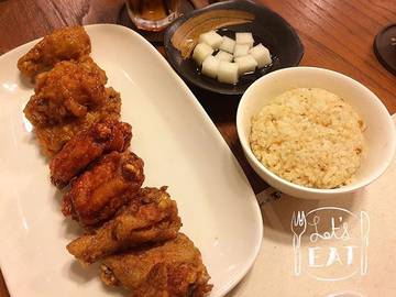 Gak ngerti deh kenapa ini Ayam bisa enak bangettt.. Enak pake bangetttt 😍😋😍😋😍😋😍 #Dinner #KyoChon #ChickenWings #Platter #Korean #FriedChicken #GarlicButterRice #Pickled #Raddish #FoodPorn #FoodGasm #HappyTummy #MakanTerus #TukangMakan #Jakarta #GandariaCity