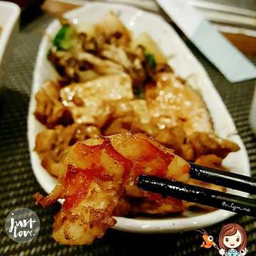 (Please ⬅ Swipe to Left ⬅ to see more photos) 
FUJI Teppanyaki Set 🐓🐟🍤🍄🍵
(Tofu Teppan, Vegetables, Salmon, Prawn, Chicken, Moyashi, Yakimeshi, Miso Soup)
.
.
Taste : 4.2/5
Price : IDR 160K
Place : Tatsuya Teppanyaki 
Address : Central Park, Lantai 1,
Jl. Letjen S.Parman, Tanjung Duren, Jakarta
.
.
#lunch #teppanyaki #salmon #prawn #chicken #vegetables #mushroom #tofu #moyashi #yakimeshi #miso #soup #foodblogger #likes4likes #likesforlikes #foodporn #fooddiary #foodphotography #enjoy #eating #loveit #yummy #tasty #delicious #happy #sunday #weekend