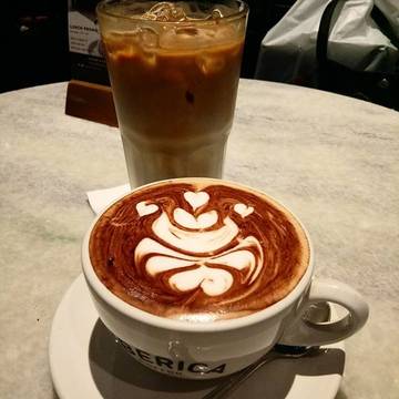 It's coffee time #icedhazelnutlatte #hotbaileystiramisulatte #liberica #coffee