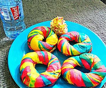 Mini Rainbow Bagel with funfetti for my breakfast this monday morning 😁🌄🍴 #menteng #home #toast #cream #breakfast #lunch  #dinner #foodie #sarapan #cake #kue #morning #makanan #snacks  #snack #sugared #cakes #makan #luxury #finefood #cake #gourmet #bread #croissant #bagel #rainbowbagel #funfetti