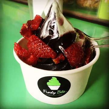 The recommended frozen yogurt in town! Excellent taste with a very reasonable price! @frosty.bite 
#myview #dessert #froyo #frozen #yogurt #black #green #mixed #fruit #topping #fresh #sweet #sour #delicious #yummy #foodgasmic #foodie #culinary #eat #bite #enjoy #life #leisure #recommended #taste #original #recipe #pic #photography #endorse