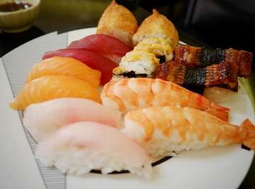 🍣🍣🍣🍣🍣 #pedysherlykuliner
.
.
.
#dinner #sushi #japanesefood
