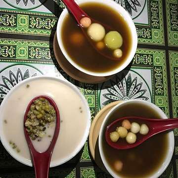 Traditional food , it's call Ronde Jahe👌👌
#bandung 
#culinary 
#traditionalfood
#keluarmakan 
#foodie