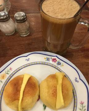 🍞🧀☕️ #bun #butter #polobunbutter #kopilay #tehtarik #hottehtarik #delicious #recommended #kulinerbandung #instadaily