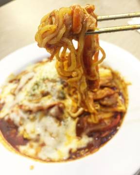 Cheese loaded spicy #ramen 🍜 @thecup_id #jktfood #koreanfood#noodle#eeeeeats