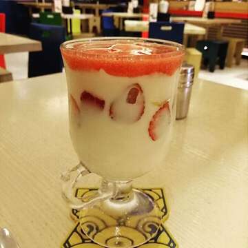 #goodnight #dessert #ichigo #yogurt #strawberry #kiwi🍈 #longan #yoghurt #drinks #fresh #icecool #flavour #ıce #ichigosweetparfait #sweet #instadrink #letsdrink #café #tasty #restaurant #nite #drinkporn #fruits #drinkgasm #yummy #fruit #delicious #dessertlover #instadessert #nomnoms #dessertlover