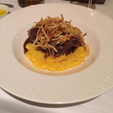Osso Bucco with risotto Milanese @intercontinentalbaliresort - a lovely end to my stay in Bali! #ossobucco #italianfood #bali #intercontinentalbali #risotto #saffron