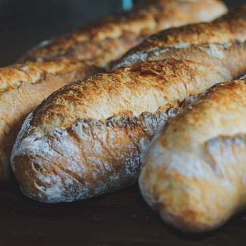 Is there anything more satisfying than picking up freshly baked bread? We think not, so be sure to get your daily fresh Braud Artisan Bakery bread at Petani Restaurant. 🥖
********************************
Visit us at Petani Restaurant, Alaya Resort Ubud. 🌾🍃🌿
#alayahotels #alayaubud #petaniubud #petanirestaurant #ubud #beautiful #inbaliorg #balidaily #balifood #balibible #travel #traveling #instatravel #travelgram #worldtravelmade #bali #food #restaurant #instamood #indonesia #vacation #holiday #trihitakarana #service #hospitality #rustic #vintage #bread