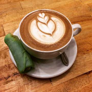 Everybody's working for the weekend.

Sukakkk sama coffee shop mungil ini. Ahhh Senangnya bisa ngerasain berbagai kopi nikmat di Indonesia ☕️🤔
.
.

#coffee
#moccachino 
#latte
#coffeehead
#coffeecraves
#coffeeworshiper
#espresso
#mood
#weekendvibes
#hatiyanggembiraadalahobat