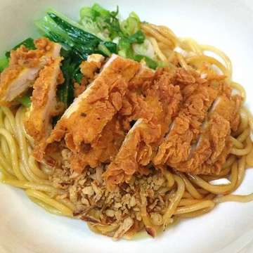 Makaaaaannnn #lamien #noodle #friedchicken #chinesenoodle #chinesefood #dinner #yummy #puriindahculinary