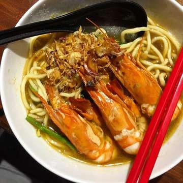 Mdm Wong Original Singapore Prawn Mee and Hokkien Mee is now available all day from 10am till close! So what are you waiting for, bring your friends, bring your family and taste this authentic Singapore Prawn Mee! Only at @MileyBistro
