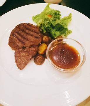 Australian Meltique beef steak
So delicious
#bandungkuliner