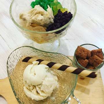 Sop Duren & Ice Cream Duren D24 Malay (Durian Soup -durian meat with cendol, red bean & crackers- & Malay D24 Durian Ice Cream) @koulē #PIK  #jakartautara #indonesia 
#icecream #durian #dessert ##dessertlover #dessertporn #foodie #foodporn #culinaryexplorer 
#instagram #instadessert #instadessert #instafood